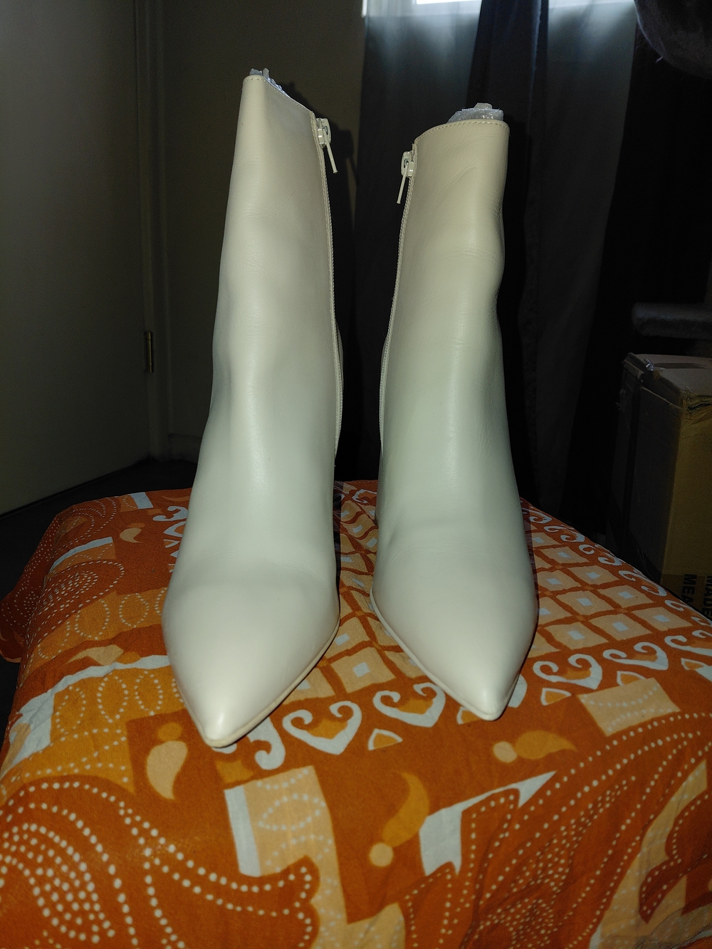 Steve Madden White Genuine Leather Pointed Toe Ankle Boots with Side Zipper